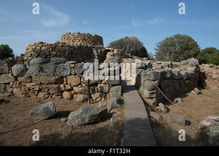 Ausgrabungsstätte Nuraghe La Prisgiona, aus 1300 v. Chr., in der Nähe von Arzachena, Sardinien, Italien, Europa Stockfoto