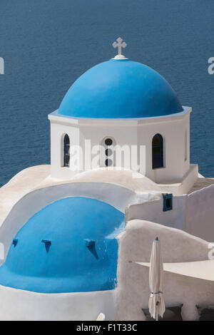 Kirche in Oia, Santorini, Kykladen, griechische Inseln, Griechenland, Europa Stockfoto