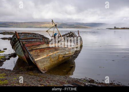 Wracks der Fischerboote, in der Nähe von Salen, Isle of Mull, Inneren Hebriden, Argyll und Bute, Schottland, Vereinigtes Königreich, Europa Stockfoto