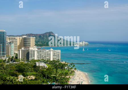 Waikiki Beach und Diamond Head, Waikiki, Honolulu, Oahu, Hawaii, Vereinigte Staaten von Amerika, Pazifik Stockfoto