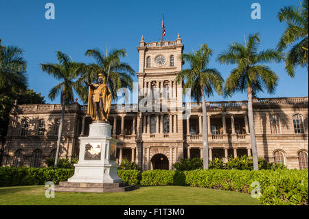 King Kamehameha Statue vor Aliiolani Hale (Hawaii State Supreme Court), Honolulu, Oahu, Hawaii, USA, Pazifik Stockfoto