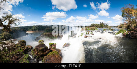 Malerische Aussicht auf die Wasserfälle von Iguazu in Argentinien, Südamerika Stockfoto