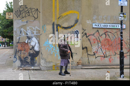 Banksy Graffiti an der Wand in Pollard Street, London, UK Stockfoto