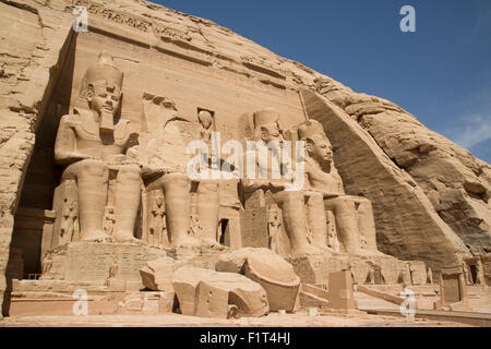 Kolosse von Ramses II., Sonne-Bügel, Abu Simbel, UNESCO World Heritage Site, Ägypten, Nordafrika, Afrika Stockfoto