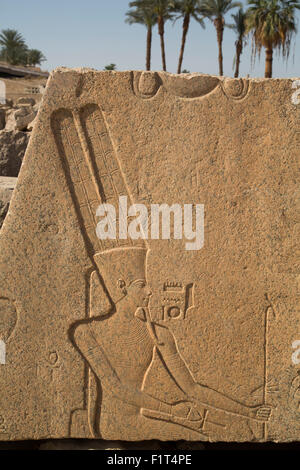 Relief des Gottes Amun, Karnak Tempel, Luxor, Theben, UNESCO World Heritage Site, Ägypten, Nordafrika, Afrika Stockfoto