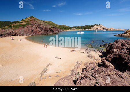 Blick über Cala Pregondo und Cala Pregonda, in der Nähe von Fornells, Nordküste, Menorca, Balearen, Spanien, Mittelmeer, Europa Stockfoto