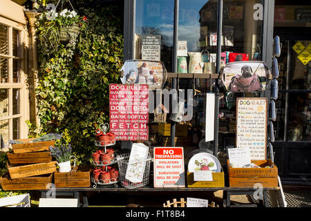 Geschenk und Souvenir-Shop in Burford, Oxfordshire, Vereinigtes Königreich Stockfoto