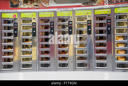 Automatisiert Münze betrieben Fast-Food, Snack-Service, Stadtzentrum von Eindhoven, Provinz Nordbrabant, Niederlande Stockfoto