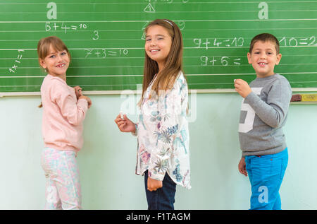 Lehrer und Schüler an der Tafel, Math-Klasse Stockfoto