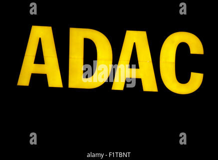 Markenname: "ADAC", Dezember 2013, Berlin. Stockfoto