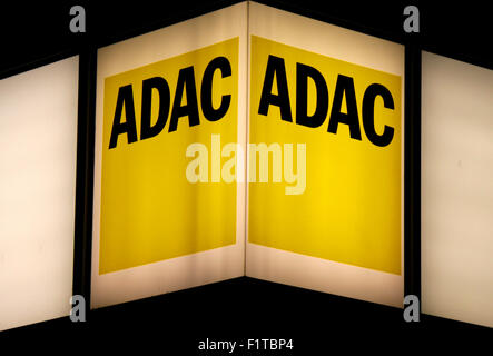 Markenname: "ADAC", Dezember 2013, Berlin. Stockfoto