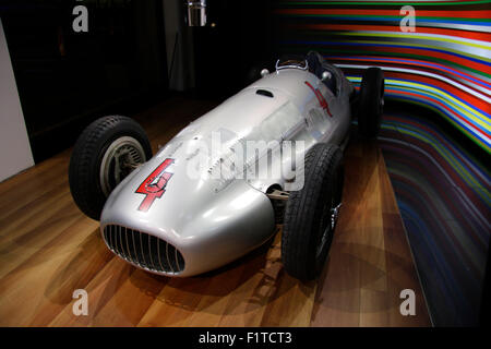 Ein Mercedes "Silberpfeil" pilotert, November 2013, Berlin. Stockfoto