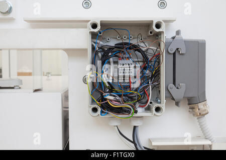 Elektro Verteilerkasten auf Computer öffnen Stockfoto