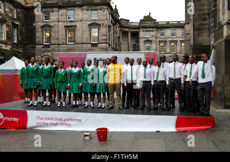 Afrikanische Student Chor Förderung ihre Show auf dem Edinburgh Festival Fringe in 2015. Stockfoto