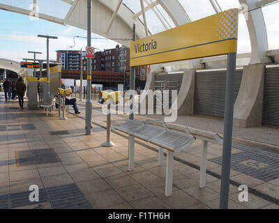 Metrolink Zeichen und Fahrkartenautomaten an Victoria Bahnhof, Manchester, UK. Stockfoto