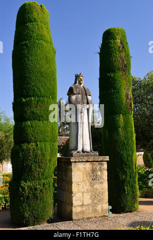 Statue von König Ferdinand in Gärten des Alcázar de Los Reyes Cristianos in Córdoba, Andalusien, Spanien Stockfoto