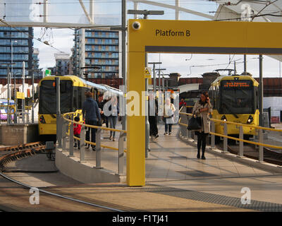 Metrolink Straßenbahnen im Victoria Bahnhof, Manchester, UK. Stockfoto