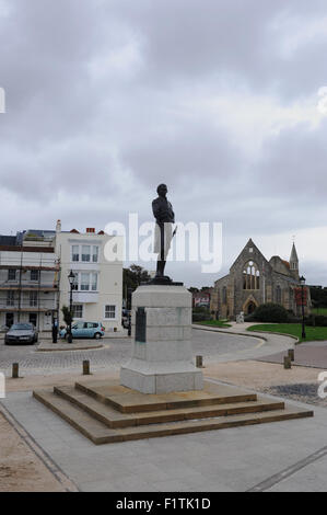 Altes Portsmouth Hampshire - Statue von Admiral Lord Horatio Nelson auf alte Portsmouth Stockfoto