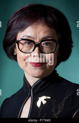 Xue Xinran, Britisch-Chinesisch-Journalist, Autor, Sprecher und Fürsprecher für Frauenfragen, an das Edinburgh International Book Festival 2015. Edinburgh, Schottland. 19. August 2015 Stockfoto