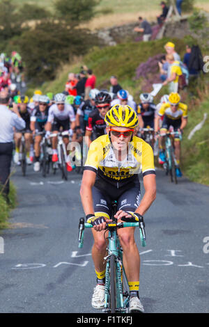 Banje, Lancashire, UK. 7. September 2015. Teilnehmer in Phase zwei des 2015 Aviva Tour durch Großbritannien Zyklus Rennen steigen die Bleara Moor-König der Berge klettern auf den Hügeln oberhalb von Banje, Lancashire, 100km in der 159 km langen Etappe. Bildnachweis: Tom Holmes / Alamy Live News Stockfoto