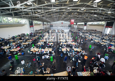 München, Deutschland. 07. Sep, 2015. Flüchtlinge in Flüchtlingslagern Auffangeinrichtung auf der Messe in München, 7. September 2015. Foto: ANGELIKA WARMUTH/Dpa/Alamy Live News Stockfoto