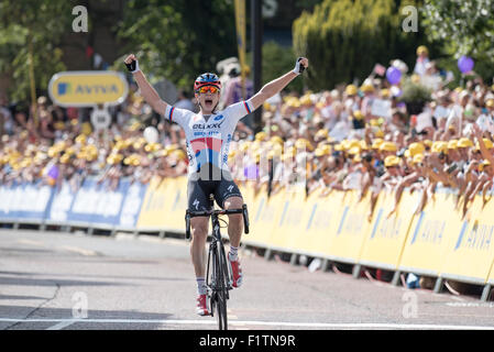 Colne, UK. 07. Sep, 2015. Tschechischer Staatsmeister Petr Vakoc (Etixx Quickstep) gewinnt Etappe zwei Aviva Tour of Britain zwischen Clitheroe und Colne, Großbritannien am 7. September 2015. Das Rennen, das erstreckt sich über 7 Etappen, begann am 6. September in Beaumaris, Anglesey, und endet am 13 August in London, Vereinigtes Königreich. Bildnachweis: Andrew Peat/Alamy Live-Nachrichten Stockfoto