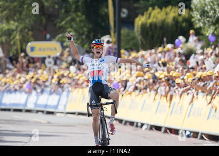 Colne, UK. 07. Sep, 2015. Tschechischer Staatsmeister Petr Vakoc (Etixx Quickstep) gewinnt Etappe zwei Aviva Tour of Britain zwischen Clitheroe und Colne, Großbritannien am 7. September 2015. Das Rennen, das erstreckt sich über 7 Etappen, begann am 6. September in Beaumaris, Anglesey, und endet am 13 August in London, Vereinigtes Königreich. Bildnachweis: Andrew Peat/Alamy Live-Nachrichten Stockfoto