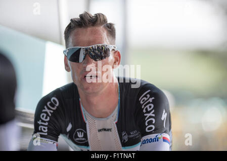 Colne, UK. 07. Sep, 2015. Zdenek Stybar kühlt nach Etappe zwei der Aviva Tour of Britain zwischen Clitheroe und Colne, Großbritannien am 7. September 2015. Das Rennen, das erstreckt sich über 7 Etappen, begann am 6. September in Beaumaris, Anglesey, und endet am 13 August in London, Vereinigtes Königreich. Bildnachweis: Andrew Peat/Alamy Live-Nachrichten Stockfoto