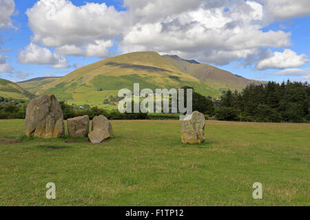 Castlerigg Stone Circle und Blencathra Berg, Cumbria, Nationalpark Lake District, England, UK. Stockfoto