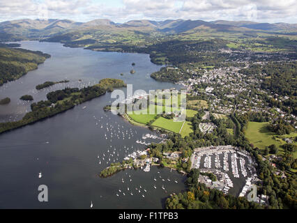 Luftbild von Bowness und Windermere Lake Windermere, Cumbria, UK Stockfoto