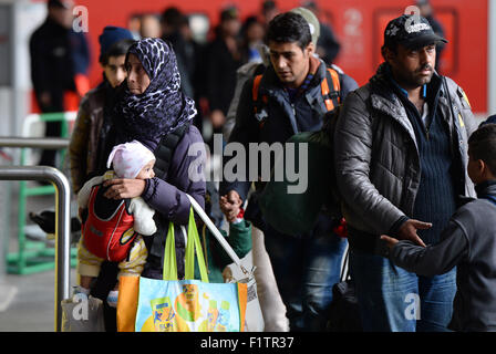 München, Deutschland. 07. Sep, 2015. Flüchtlinge kommen am Hauptbahnhof in München, 7. September 2015. Foto: ANDREAS GEBERT/Dpa/Alamy Live-Nachrichten Stockfoto