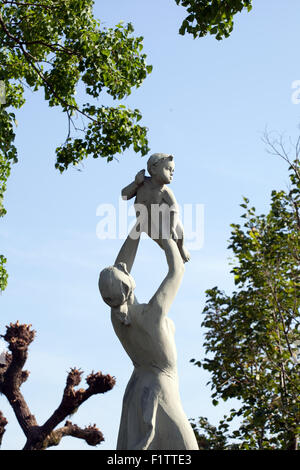 Hymne zu leben-Statue auf dem Peak Park in Nagasaki, Japan, gestiftet von Stadt von Pistola in Italien im Jahr 1987 Stockfoto