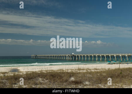 Ein Foto von Panama City Beach Pier in Panama City, Florida, USA. Panama City Beach ist eine Stadt in Bay County, Florida, USA. Stockfoto