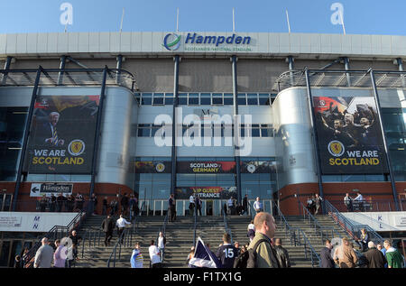 Glasgow, Großbritannien. 07. Sep, 2015. Außenansicht des Stadions Hampden Park vor der UEFA EURO 2016-Gruppe D-Qualifikationsspiel zwischen Schottland und Deutschland in Glasgow, Großbritannien, 7. September 2015. Foto: Federico Gambarini/Dpa/Alamy Live News Stockfoto