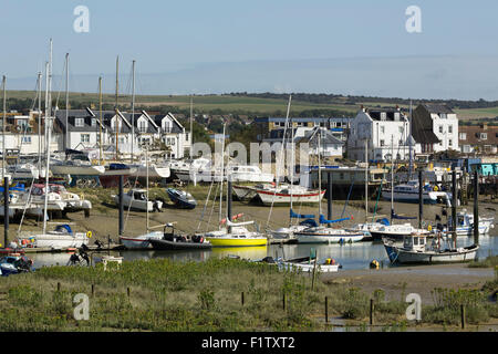 Werft an den Ufern des Flusses Adur in Shoreham am Meer in West Sussex. Stockfoto