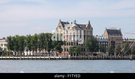 Zeigen Sie an historischen Gebäuden in Veerhaven, im alten Hafen von Rotterdam, Zuid-Holland, Niederlande. Stockfoto