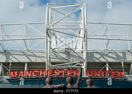 Das Zeichen von Manchester United Football Club auf der Seite des Vereins Stadion Old Trafford (nur zur redaktionellen Verwendung) Stockfoto