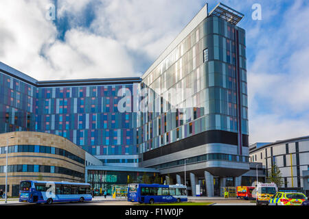 Vor dem Eingang zu den South Glasgow University Hospital, früher bekannt als die südlichen allgemeine Govan, Glasgow, Schottland, UK Stockfoto