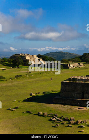 Systembau IV K ist ein Tempel in das GRAND PLAZA am MONTE ALBAN ZAPOTEKEN-Stadt, die zurückreicht bis 500 v. Chr. - OAXACA, Mexiko Stockfoto