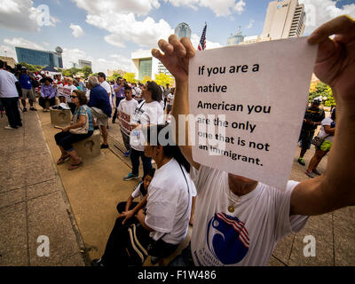 Durch Texas Bewohner Protest gegen den Präsidentschaftskandidaten Donald Trumps versprechen eine Mauer an der Grenze zwischen Mexiko und den Vereinigten Staaten zu bauen Stockfoto
