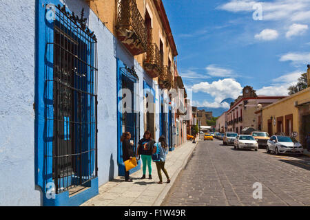 Eine Straßenszene in der historischen Stadt OAXACA - Mexiko Stockfoto