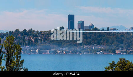 Die Blue Angels Durchführung über Seattle während der 2015 Seafair Air Show. Stockfoto