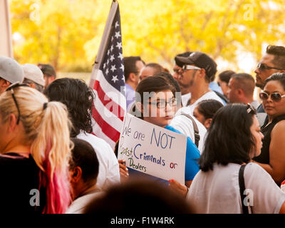 Durch Texas Bewohner Protest gegen den Präsidentschaftskandidaten Donald Trumps versprechen eine Mauer an der Grenze zwischen Mexiko und den Vereinigten Staaten zu bauen Stockfoto
