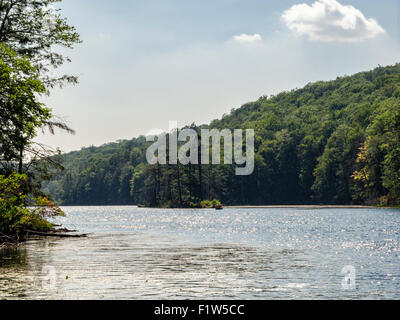 Carmel, New York, 7. September 2015: Bootsfahrer genießen den letzten Tag der Sommer-Saison am Canopus See im Clarence Fahnestock State Park am Labor Day Wochenende. Bildnachweis: Marianne A. Campolongo/Alamy Live-Nachrichten Stockfoto