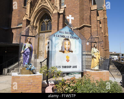 Alle heiligen römisch-katholischen Kirche im Abschnitt Williamsburg in Brooklyn, "The Borough of Churches" in New York.  Die Pfarrei wa Stockfoto