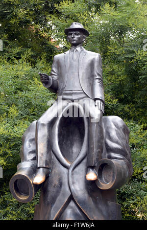 Franz Kafka-Denkmal an die spanische Synagoge in Prag. Stockfoto