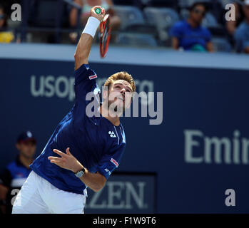 New York, USA. 7. September 2015. Stan Wawrinka in Aktion gegen Donald Young der Vereinigten Staaten in ihrem vierten Vorrundenspiel am US Open in Flushing Meadows, New York am 7. September 2015. Bildnachweis: Adam Stoltman/Alamy Live-Nachrichten Stockfoto