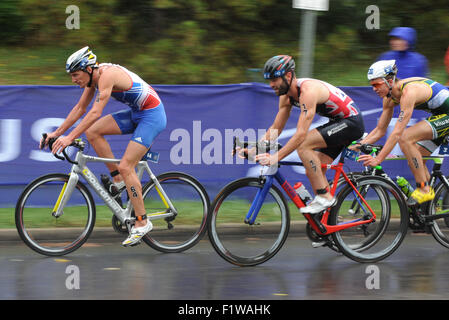 Edmonton, Kanada. 7. September 2015. Sportler nehmen an ITU WTS Edmonton 2015 Elite Männer Teil. ITU World Triathlon Serie. 7. September 2015. Edmonton, Alberta, Kanada. Bildnachweis: Anatoliy Tscherkasow/Alamy Live-Nachrichten Stockfoto