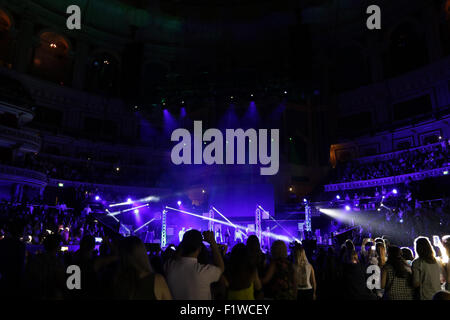 London, UK, 7. Juni 2015: Atmosphäre bei Frankie & Benney der Strahlen Sonnenschein-Konzert in der Royal Albert Hall in London Stockfoto