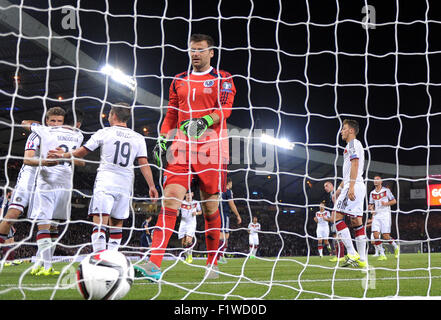 Glasgow, Großbritannien. 07. Sep, 2015. Deutschlands Team feiert nach seinem Tor das 3:2 während der UEFA EURO 2016-Gruppe D-Qualifikationsspiel zwischen Schottland und Deutschland am Stadion Hampden Park in Glasgow, Großbritannien, 7. September 2015. Foto: Federico Gambarini/Dpa/Alamy Live News Stockfoto